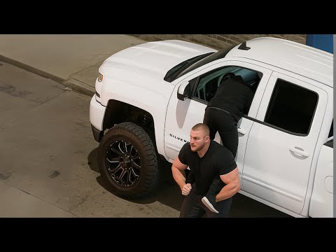 When Carjackers Mess With The Wrong Car!