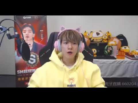 baekhyun cantando give me a chance do yixing