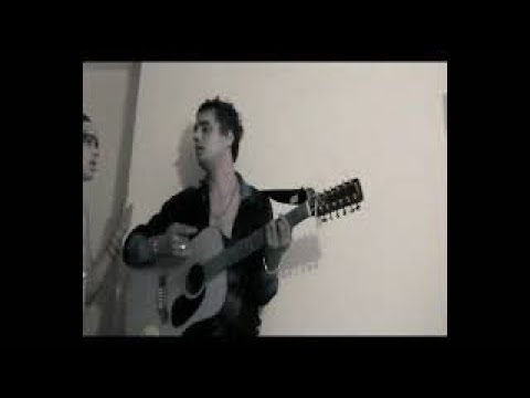 “Killamangiro” Peter Doherty and friends at a “guerrilla gig” in Walden street, Whitechapel 2005