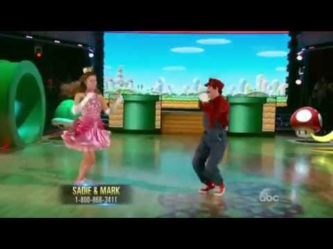 Super Mario Bros Dança - Sadie Robertson & Mark Ballas
