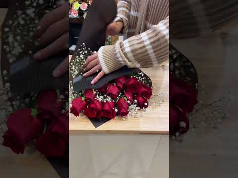 Small dozen Red 🌹🌹🌹 #flowers #bouquet #flowerarrangement #roses #bouquetoflove #flowerbouquet