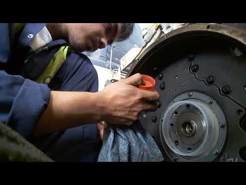 HOW TO INSTALL REAR CRANKSHAFT OIL SEAL ON CATERPILLAR C9 ENGINE(336D EXCAVATOR)