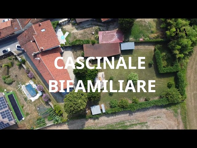 Cascinale bifamiliare con ampio giardino e terreno