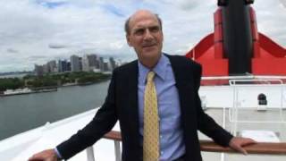 James Taylor Sails the QM2