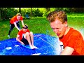 BANKZITTERS MAKEN WATERSLIDE IN DE TUIN