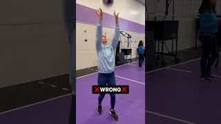 Download lagu Right vs Wrong setter hands! #volleyballdrills #volleyball #blockoutacademy #setter #drill #defense mp3