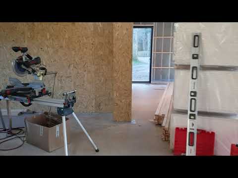 Husbygge del 14 - Inifrån huset med väggarna uppreglade