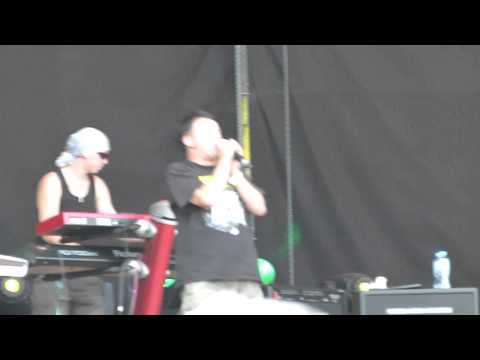 Star Guard Muffin & W.Wojda ( Farben Lehre ) - Raz dwa w góre ręce‏ - live Jarocin Festiwal 2011