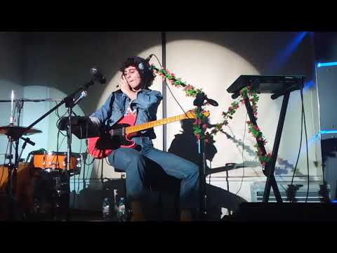 Fumar de dia Marilina Bertoldi en vivo set solo en Bariloche