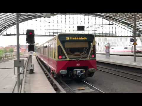 S-Bahn Berlin - Ausfahrt BR480 in Berlin Hauptbahnhof S3