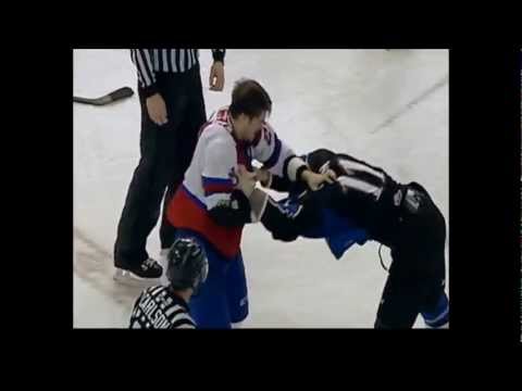 Jonathon Martin vs Travis Ewanyk