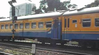 preview picture of video 'KA Langsir di Stasiun Bandung (1)'