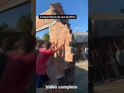 tijolo caindo na cabeça 😥 #shorts