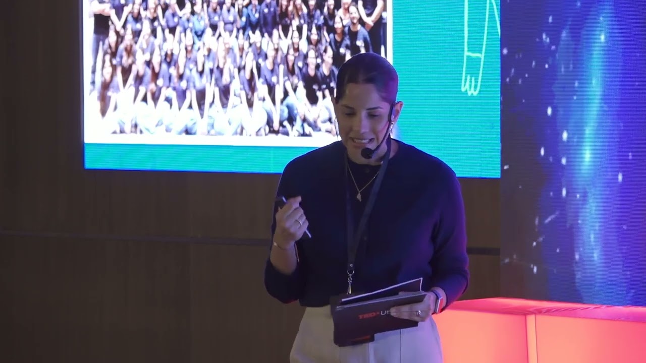 El valor de elegir lo que nadie te exige | Denise Franco | TEDxUEES