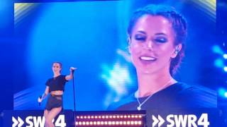 Vanessa Mai mit Regenbogen