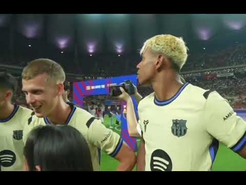 😁😁#cameraman did #lamineyamal dirty after he got the kiss. Yamal did everything to hold in his laugh