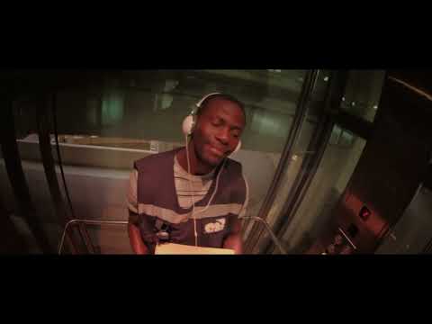 Videoclip | 3 IS A CROWD con DARGEN D'AMICO & TOMMASO CERASUOLO - CHIUSI A CHIAVE