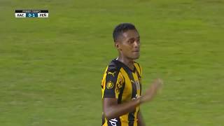 Fidel Martinez confirma su clase con dos excelentes definiciones. Gol mal anulado.