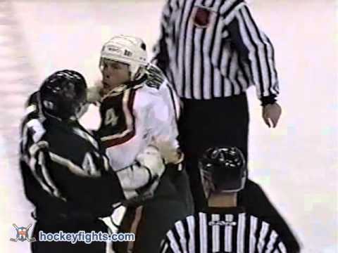 Aaron Downey vs Brad Brown