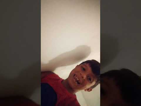 Miguel  Bordião  mostrando sua coleção de carrinhos