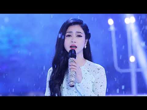 Thể hiện bởi Phương Anh