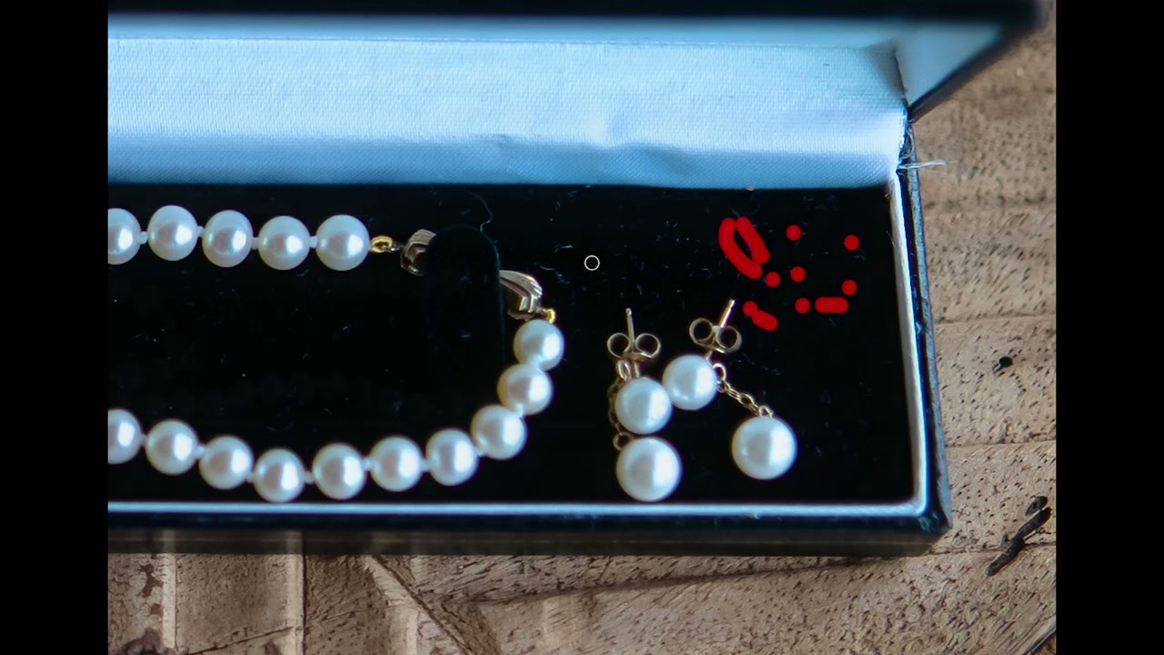 Clean Pearl Necklace