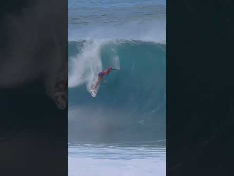 Moana Jones-Wong Made History, Winning The Billabong Pro Pipeline As A Wildcard!