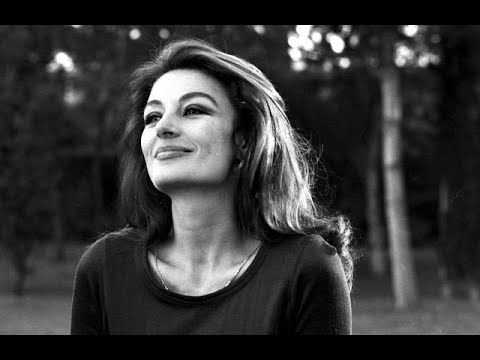 Anouk Aimée - Bésame Mucho