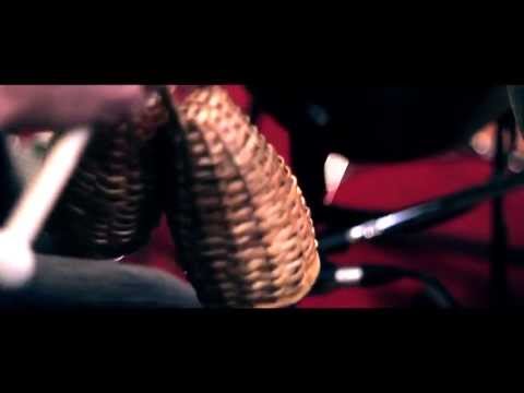 Dos Más Uno - La oscurecida