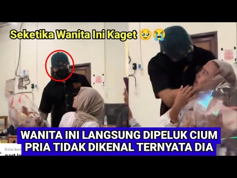 This woman was shocked when her father surprised her by returning from abroad disguised as a serv...