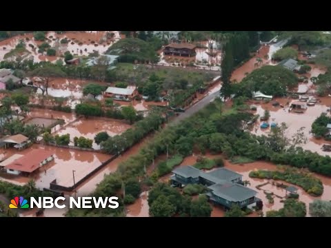 Historic flood emergency prompts mass rescues in Hawaii