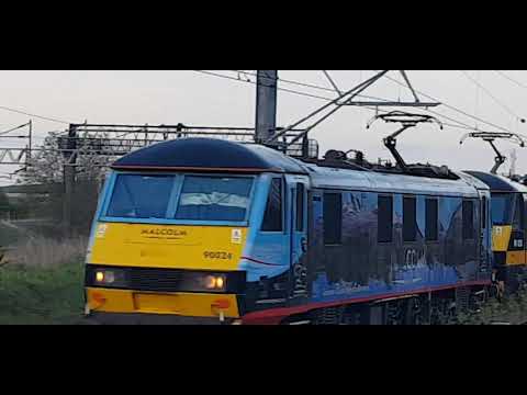 4S47 - Malcolm and Bumblebee1 approaching Heamies farm bang on time at speed - 90024 & 90026