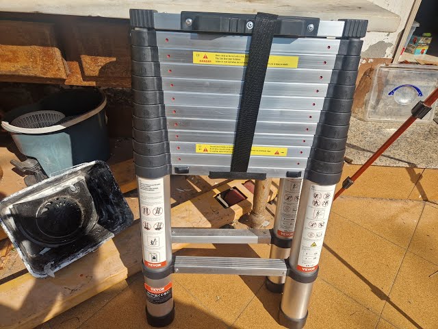 Vídeo relacionado con VEVOR Escalera Telescópica de Aluminio Altura de 320cm Escalera de Extensión Plegable Portátil Capacidad de 170kg con Pies Antideslizantes 1 Botón de Retracción para Reparaciones de Hogar Autocaravana