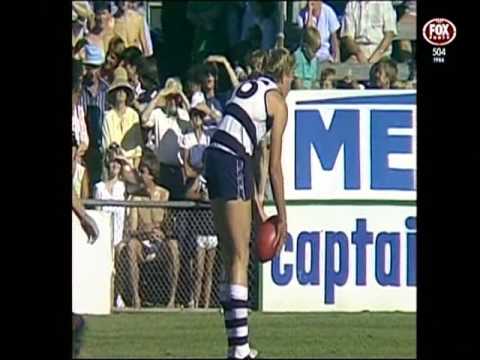 1986 round 1. Billy Brownless kicks 2 on debut! (and trips over his own feet)