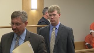 Download lagu Man charged with 30 counts of child porn does no time, not required to register as sex offender mp3