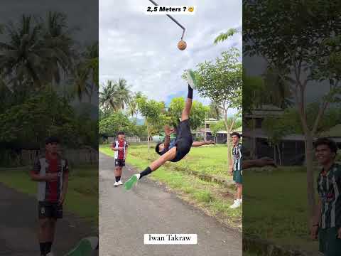 monster jump 🤯 Video Courtesy: Muhammad Ridwan #sepaktakraw #sepakbola #rollspike #spike #takraw