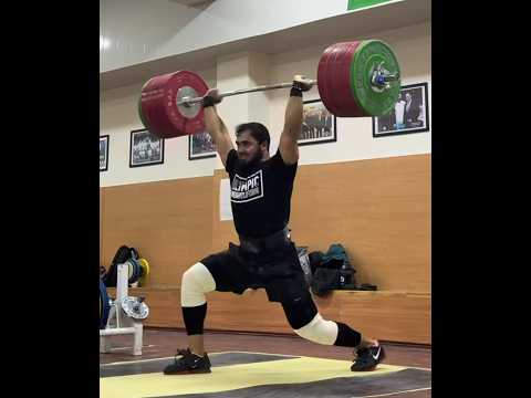 Akbar Djuraev (110) 245 kg clean and jerk attempt