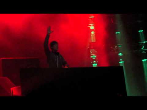 Avicii - Fade into Darkness (Albin Myers Remix) INTRO @ The Warfield in SF 12/29/11