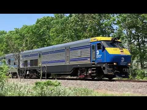 LIRR DM30AC 509 roars past Old Neck Road in Center Moriches, NY with its amazing K5LLA horn