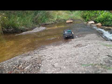 rc crawler landcruiser creek crossing