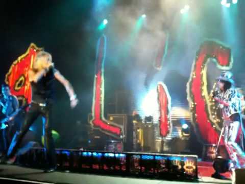Alice Cooper feat Michael Monroe - School's Out (Espoo Arena 11.12.09)