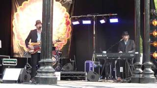 Chas and Dave 16 Our Old Lodger (Bermondsey Carnival 28/06/2014)