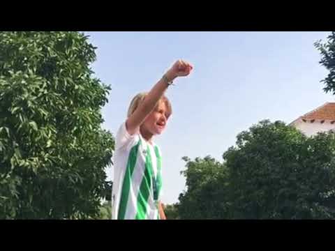 Derbi Betis-Sevilla: Hugo, el Niño Bético, Levanta a la Afición Verdiblanca