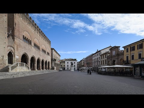 Places to SEE in Rimini - Piazza Cavour in 4K