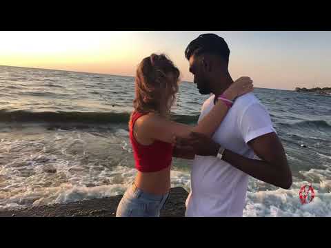 Nao-e-normal - Avinash & Oksana Sidorskaya - Douceur - by Mode Zéro