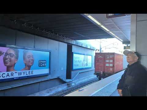 2 freight trains passes Epping station P1 and P3