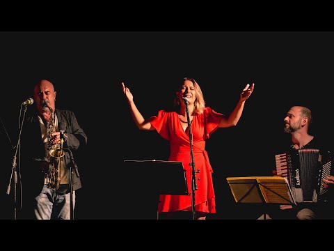 Kleyn Kabaret - Shpil zhe mir a lidele in yiddish