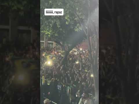 Flávio Bolsonaro em Itaperuna, RJ e quem recebeu homenagem foi o Lula.