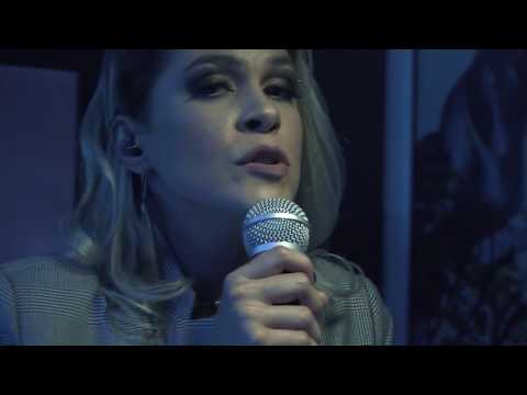 DEIXA A MENINA DANÇAR