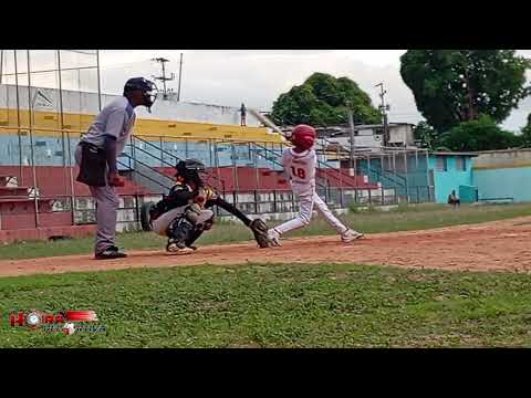Jhonaiker Quintana, jugador de la EBM Red Sox. Estadio Heres de Ciudad Bolívar.